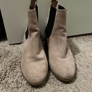 Woman Chelsea booots